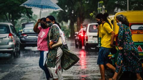 Monsoon finally arrives in Delhi; heavy rain in many parts Monsoon finally arrives in Delhi; heavy rain in many parts