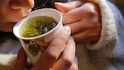 5 herbal teas to relieve bloating naturally