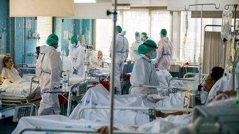 Aligarh: COVID-19 patient dies, family alleges medical negligence Aligarh: COVID-19 patient dies, family alleges medical negligence
