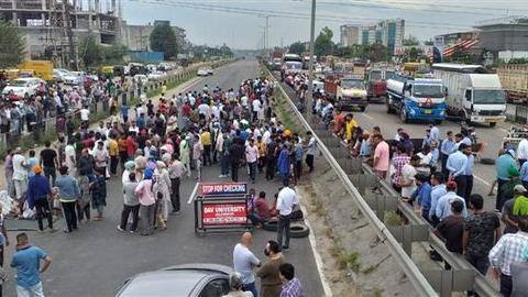 Punjab Police officer's car runs over 2 women; 1 dead Punjab Police officer's car runs over 2 women; 1 dead