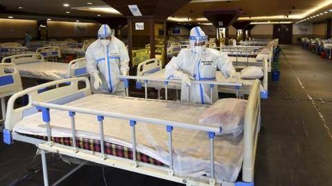 Lucknow: COVID-19 patient's family complains about shortage of hospital beds Lucknow: COVID-19 patient's family complains about shortage of hospital beds