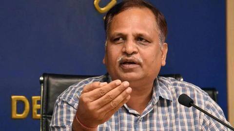 Satyendar Jain's aides raided by ED, Rs. 2cr cash found Satyendar Jain's aides raided by ED, Rs. 2cr cash found