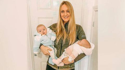 English woman gives birth to 'twins' conceived 3 weeks apart English woman gives birth to 'twins' conceived 3 weeks apart