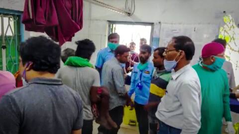 Violence erupts in Bengal, 4 shot dead; EC seeks report Violence erupts in Bengal, 4 shot dead; EC seeks report