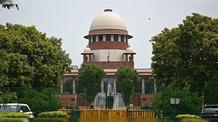 'Lawlessness if we don't intervene': SC issues notice to Mamata 