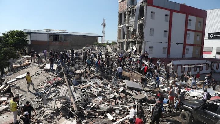 Powerful 7.4-magnitude earthquake rocks Colombia; at least 132 dead
