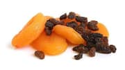 Apricot v/s raisin: Which one is healthier?