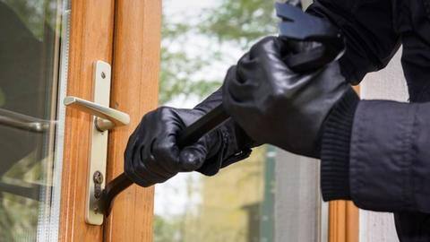 Delhi: Man commits burglary at factory to avenge father's dismissal Delhi: Man commits burglary at factory to avenge father's dismissal