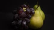 Black grapes v/s pears: Which is better for you?