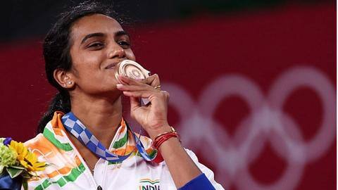 Commonwealth Games: Manpreet Singh, PV Sindhu named India's flag-bearers Commonwealth Games: Manpreet Singh, PV Sindhu named India's flag-bearers