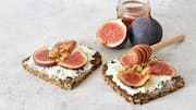 Quick breakfast snack: Fig and ricotta toast
