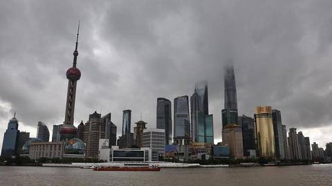 Shanghai curtails transport as Typhoon Chanthu closes in Shanghai curtails transport as Typhoon Chanthu closes in