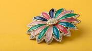 How to style brooches this summer 