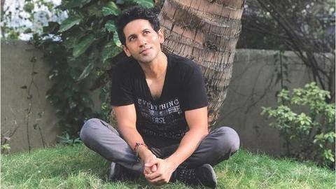 Actor Vibhu Raghave tears up while revealing stage-IV cancer diagnosis Actor Vibhu Raghave tears up while revealing stage-IV cancer diagnosis