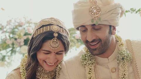 'We got married': Ranbir Kapoor-Alia Bhatt wedding pictures are out! 'We got married': Ranbir Kapoor-Alia Bhatt wedding pictures are out!