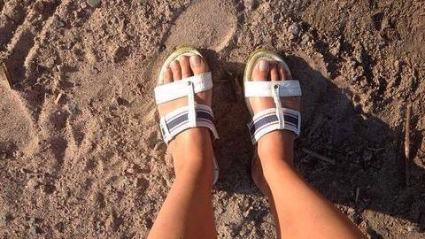 Footwear without back straps are sandals, declares Delhi High Court Footwear without back straps are sandals, declares Delhi High Court