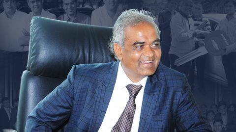 Savji Dholakia strikes again; gives away 600 cars to employees Savji Dholakia strikes again; gives away 600 cars to employees
