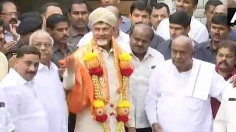 Chandrababu Naidu meets Deve Gowda to unite Opposition against BJP Chandrababu Naidu meets Deve Gowda to unite Opposition against BJP