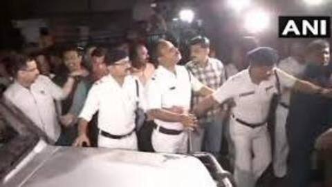On Sunday, the CBI had attempted to raid Kumar's residence On Sunday, the CBI had attempted to raid Kumar's residence
