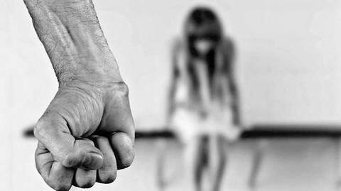 Man bites 14-year-old girl's face while trying to rape her Man bites 14-year-old girl's face while trying to rape her