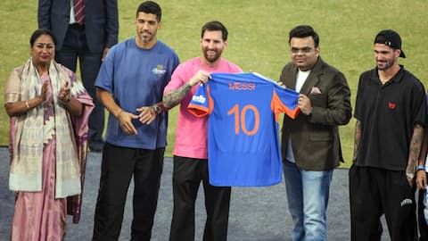 Delhi CM booed with 'AQI' chants during Messi event