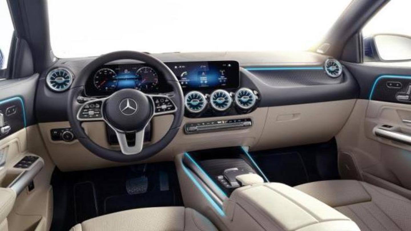 The vehicle has a sunroof and seven airbags The vehicle has a sunroof and seven airbags
