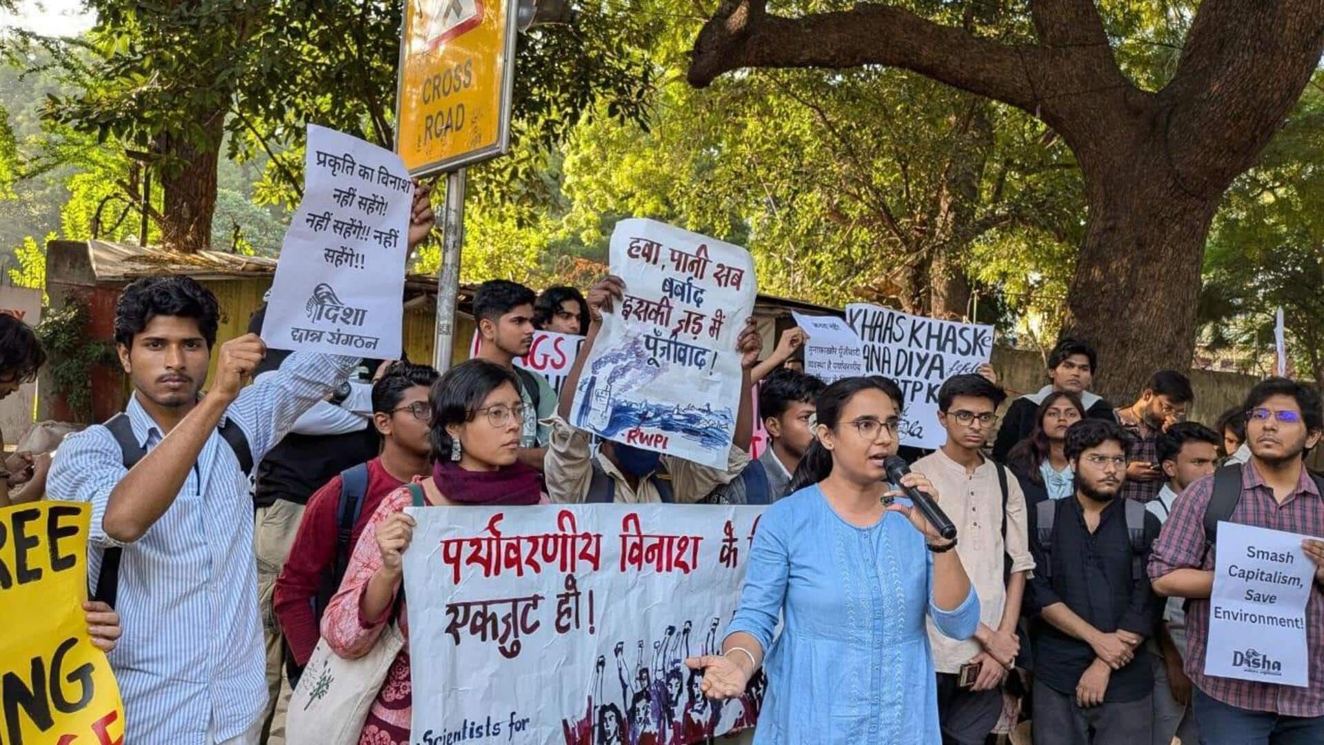 Delhi residents, students protest at Jantar Mantar over worsening pollution
