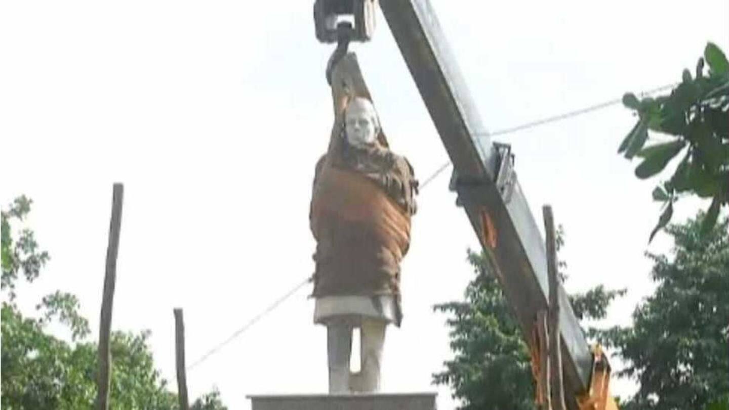 Congress workers protest in Allahabad after removal of Nehru statue