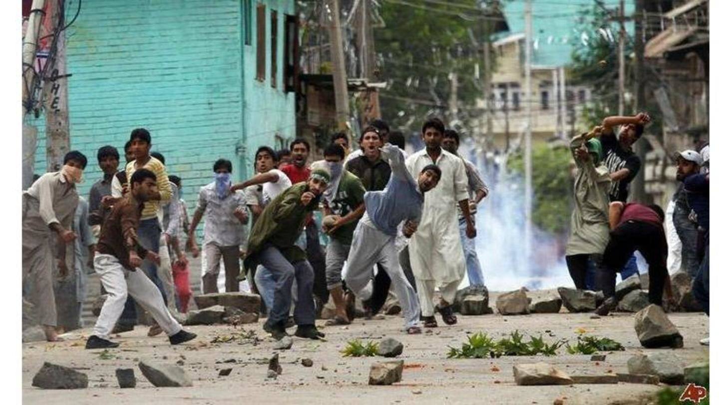 J&K: 10 injured in clashes between security forces, stone-pelters