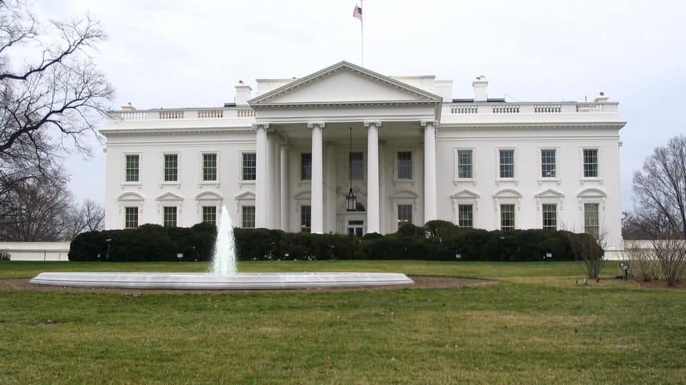 Man dead after shooting himself outside White House