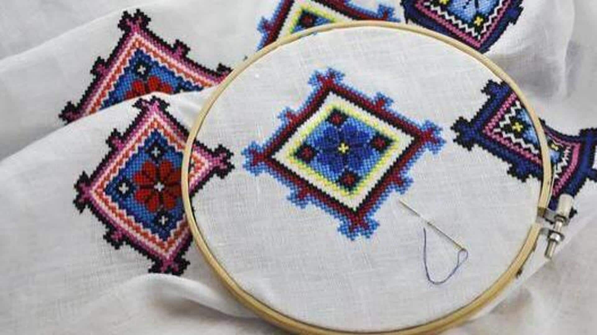 How to add geometric embroidery on fabric 