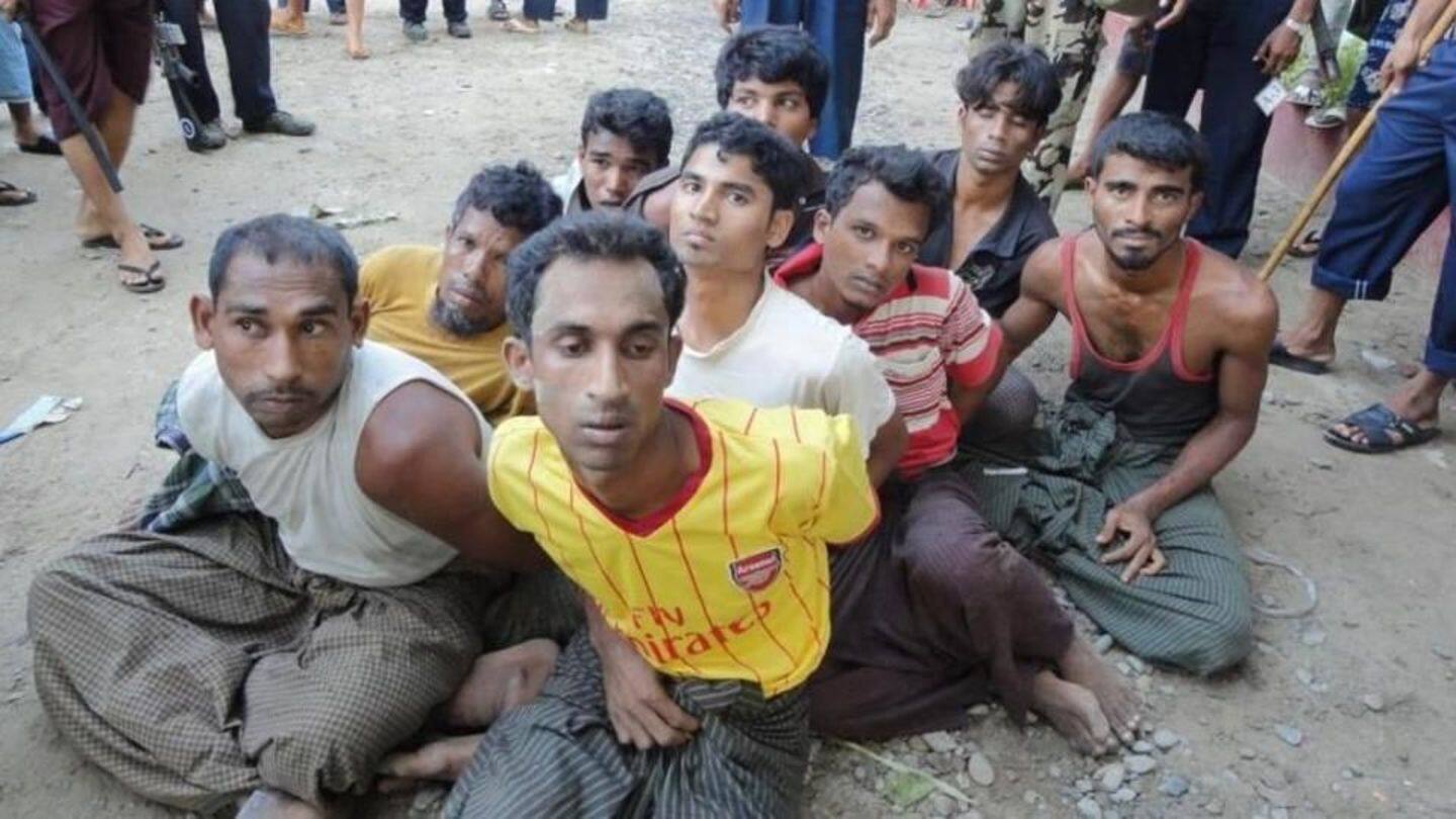 Myanmar violence: Thousands of Rohingyas flee to the Bangladesh border