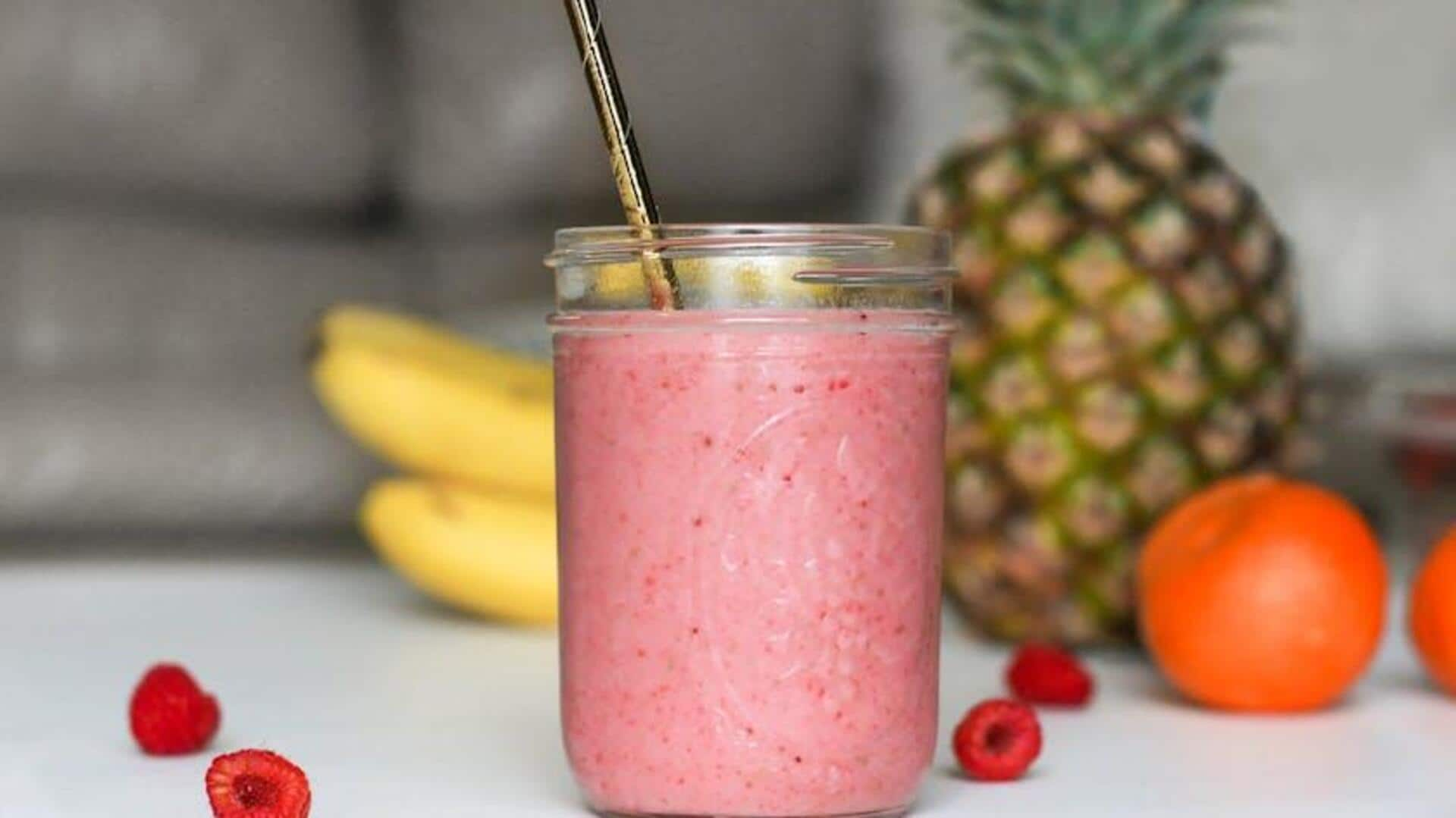 Blend healthy smoothies with a drop of raspberry leaf oil 