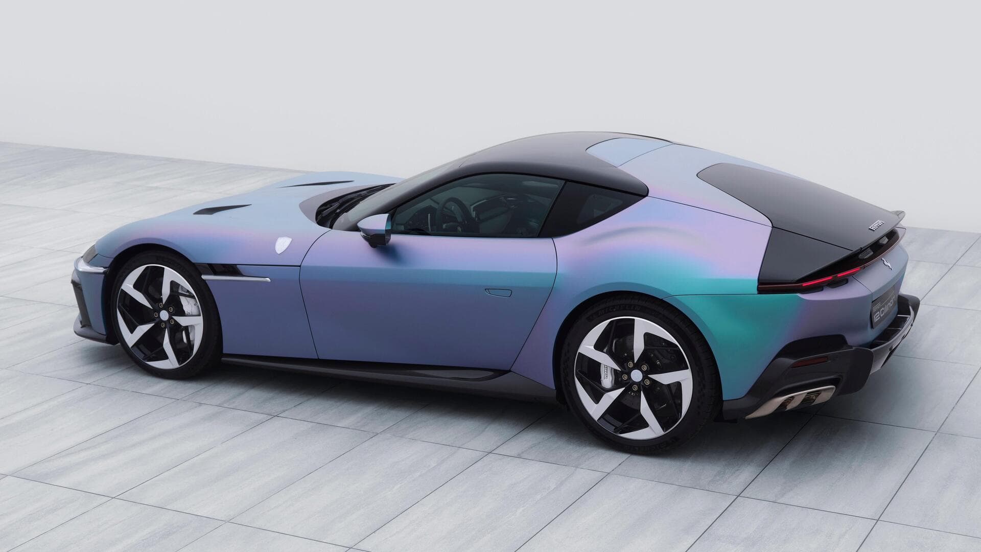 This one-off Ferrari 12Cilindri changes color like a chameleon