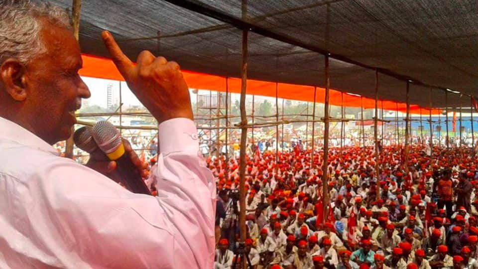 Maharashtra farmers agitation ends as Fadnavis agrees to most demands