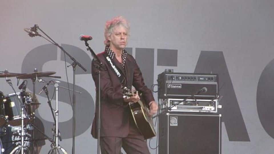Musician Bob Geldof returns award in protest over Suu Kyi