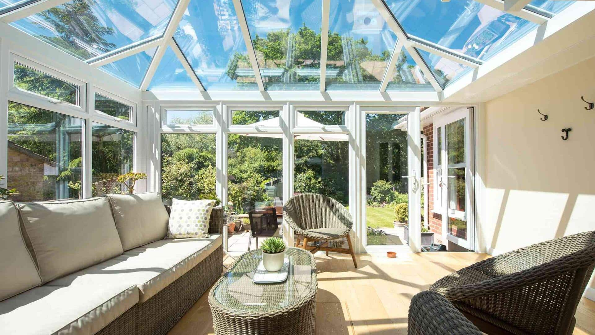 Brighten your solarium with clutter-free strategies