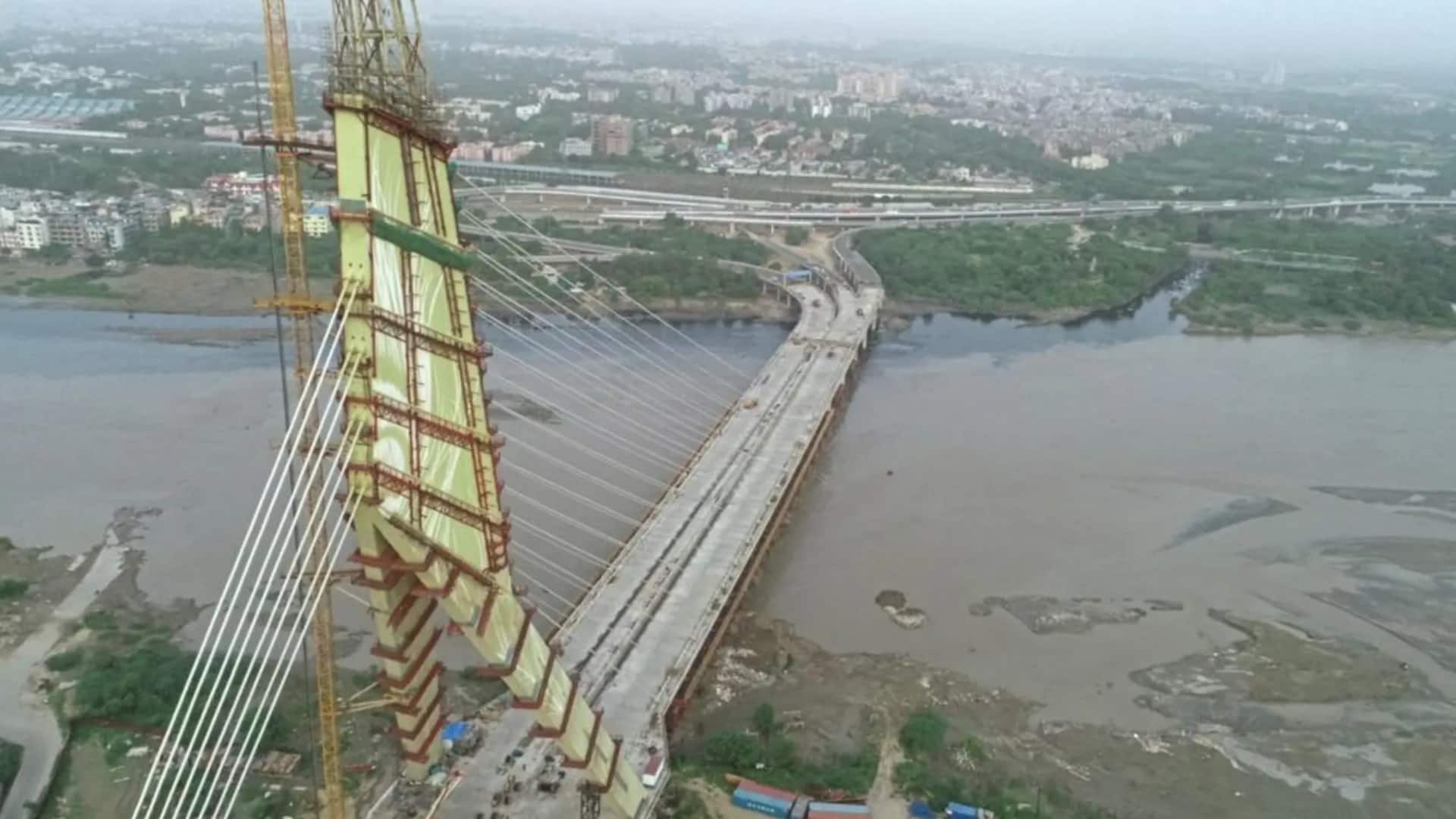 Delhi: Woman jumps into swollen Yamuna from Signature Bridge Delhi: Woman jumps into swollen Yamuna from Signature Bridge