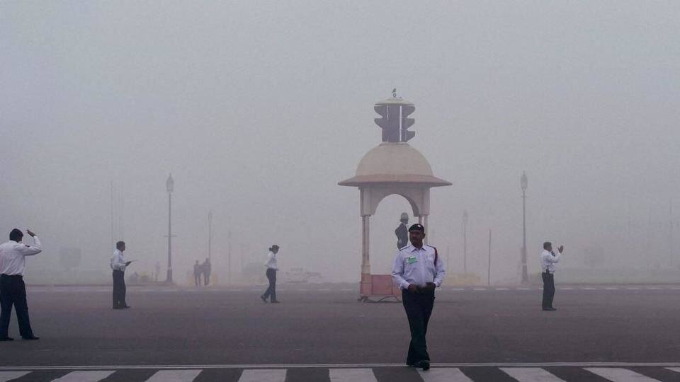 No respite from fog for Delhi, normal life disrupted