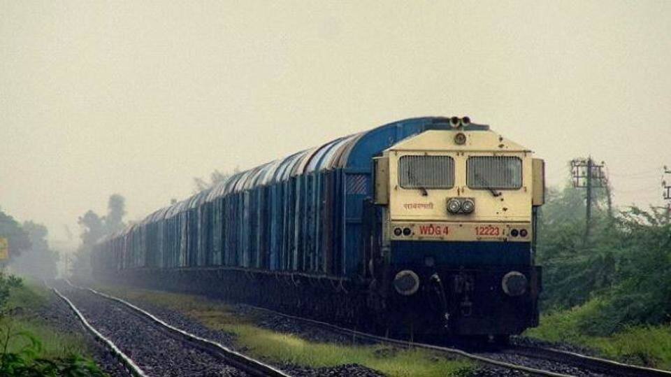 Railways' train delay SMS alert service now on 1,400 trains