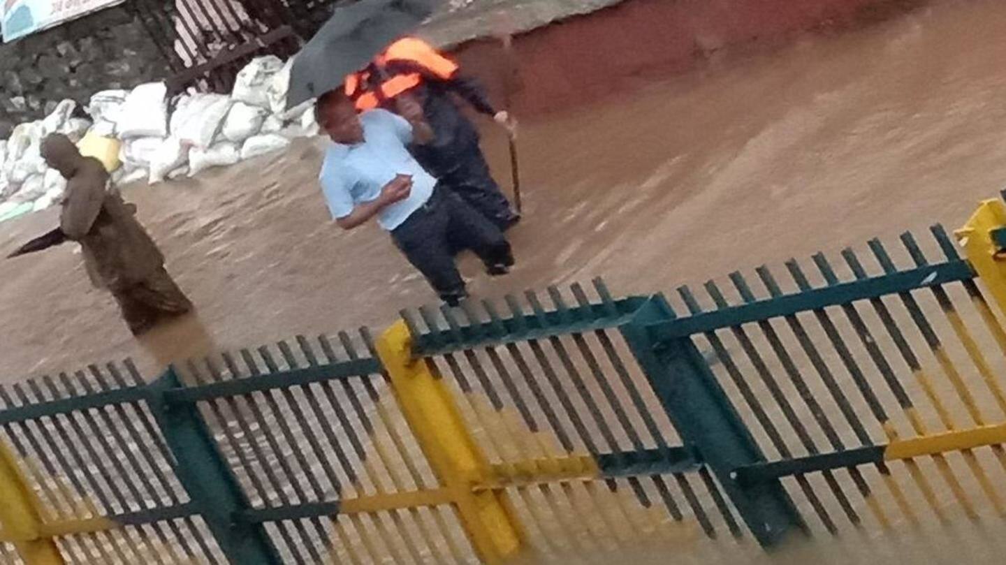 Tracks at Nallasopara submerged, but CR trains still running Tracks at Nallasopara submerged, but CR trains still running