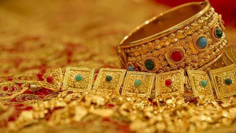 Gold prices steady after four-month low