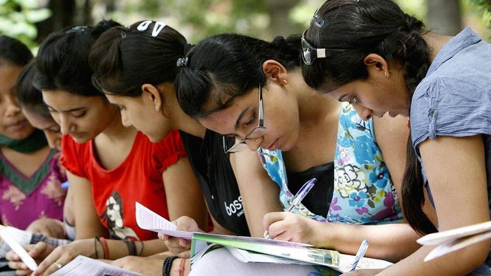 Students outrage over Class 12 routine, CBSE says gaps impossible