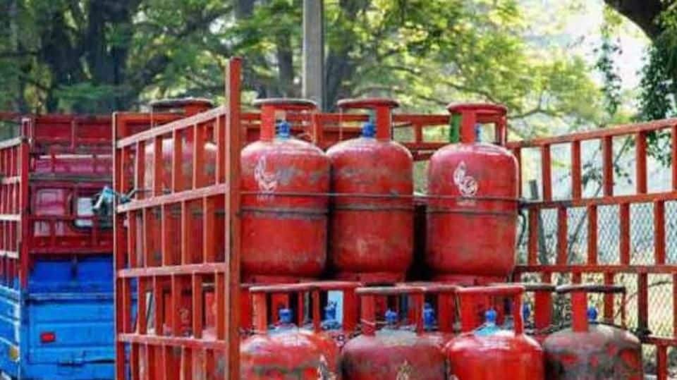 No more monthly hike of Rs. 4 in cylinder prices