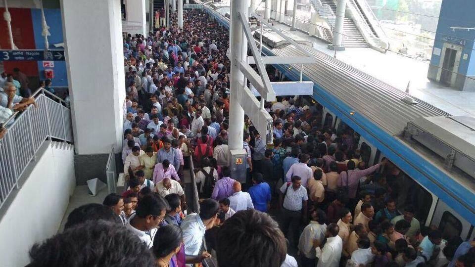 Despite glitches, confusion, 2L board Hyderabad Metro on Day 1