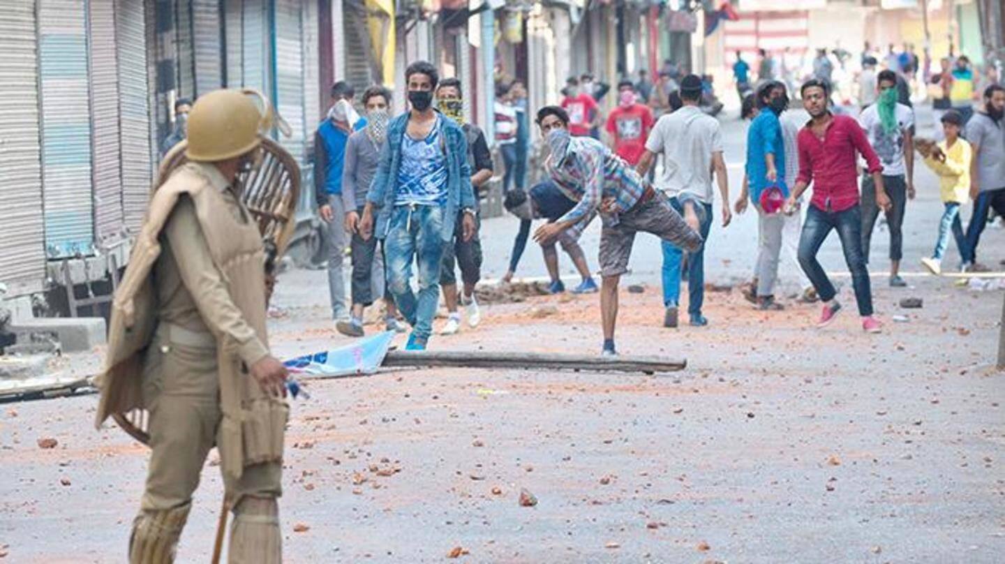 Kashmiri stone-pelters now attacking tourists, children: One Chennai visitor dead