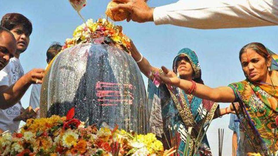 How do devotees mark the occasion? How do devotees mark the occasion?