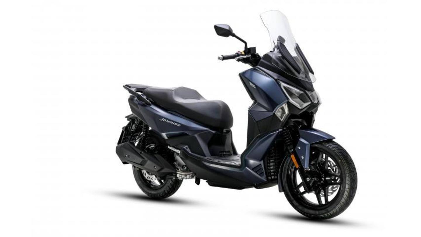 It gets telescopic front forks It gets telescopic front forks