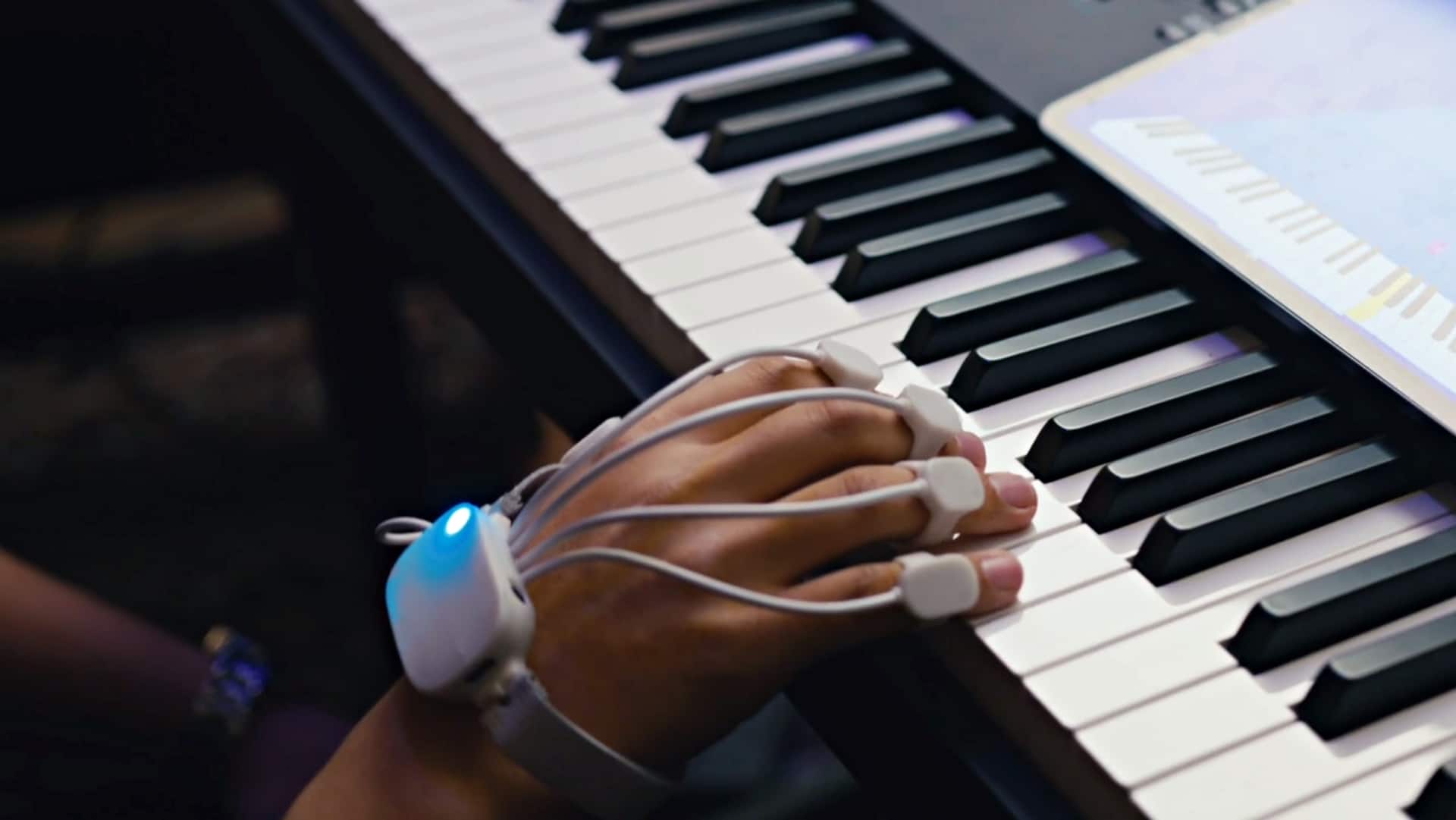 This wearable gaming glove can help stroke patients gain mobility