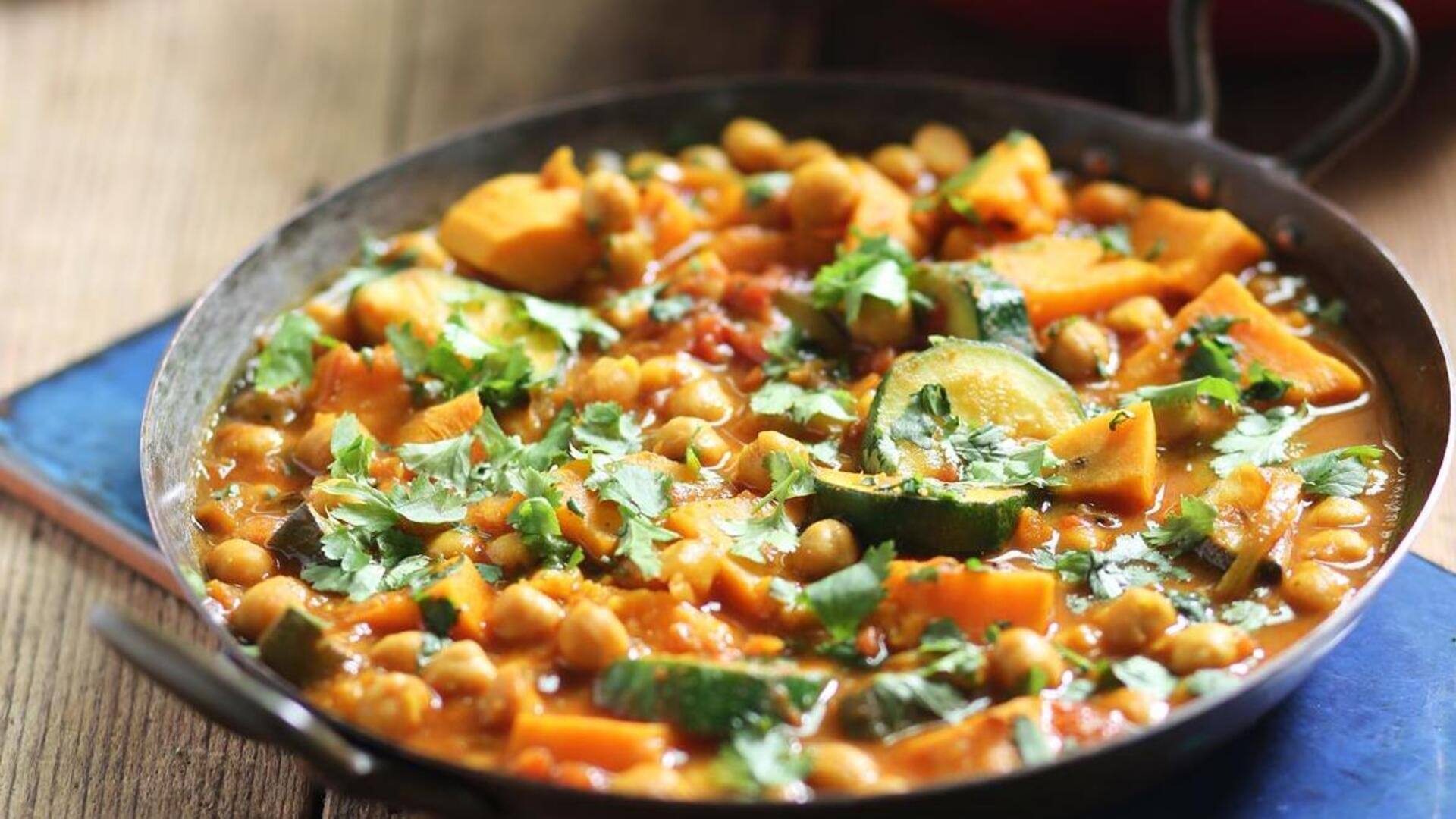 Guests coming over? Serve them this Moroccan tagine with apricots